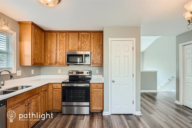 Building Photo - 213 Logan Creek Lane