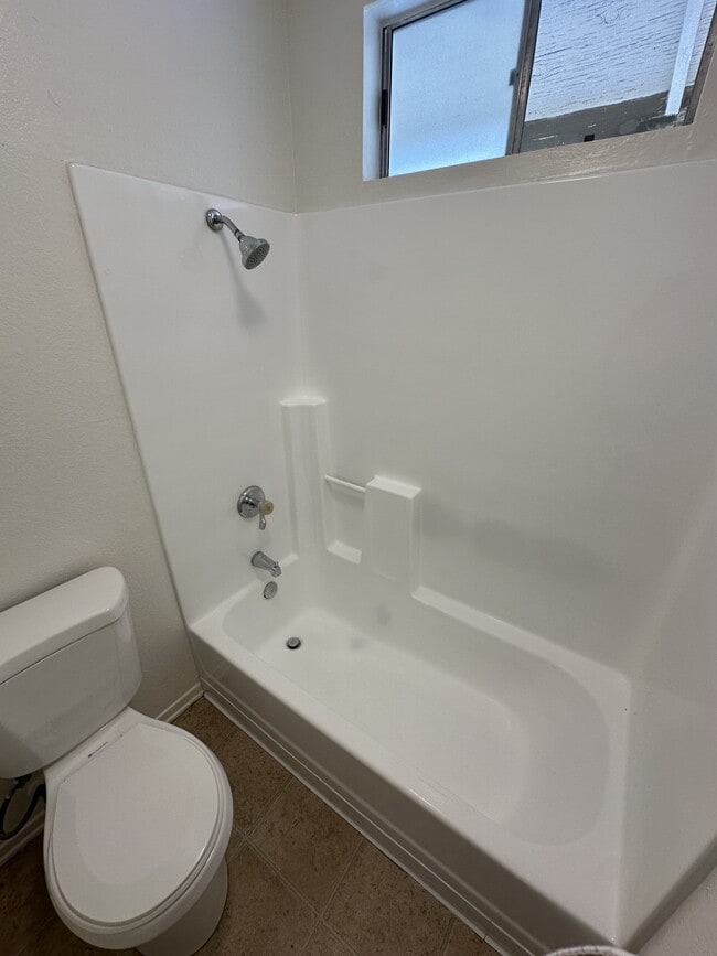 Building Photo - 3653 Oak Creek Dr