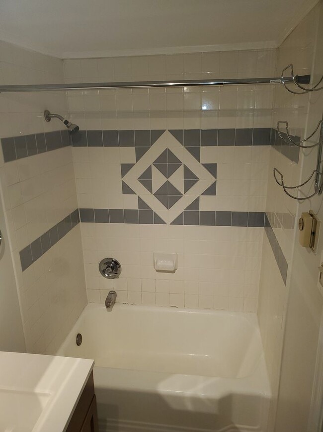 Building Photo - Cozy 1Bd/1Bth Upstairs Apartment in Freder...