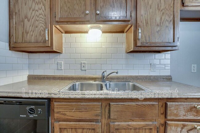 Building Photo - 1005 SW 63rd St