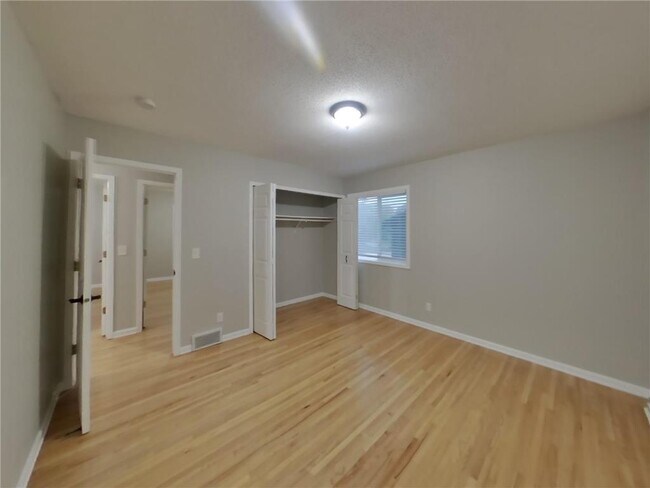 Building Photo - 6421 Limerick Dr