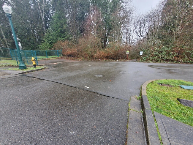 Building Photo - 1502 Onyx St SE