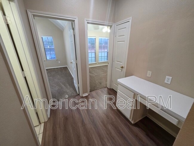 Building Photo - 8209 Bulrush Dr