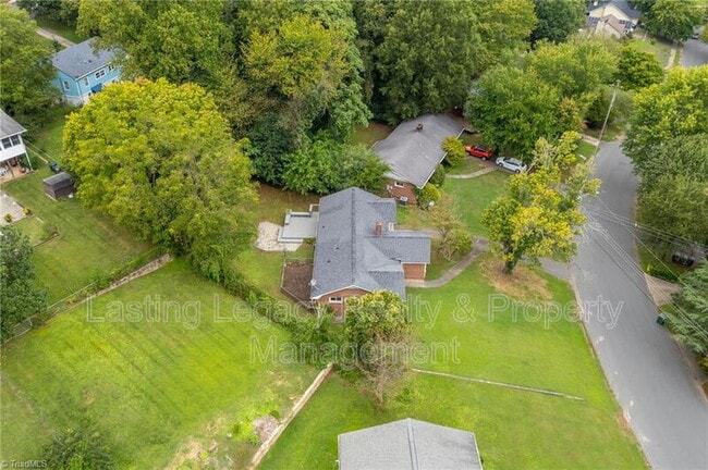 Building Photo - 1200 Lamont Dr