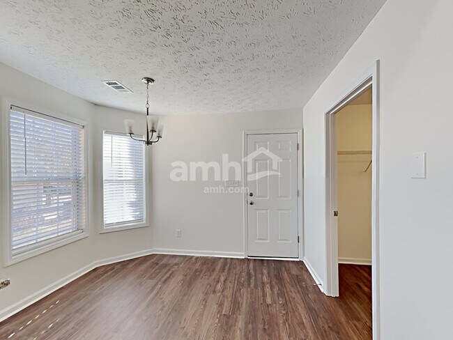 Building Photo - 360 Telford Dr