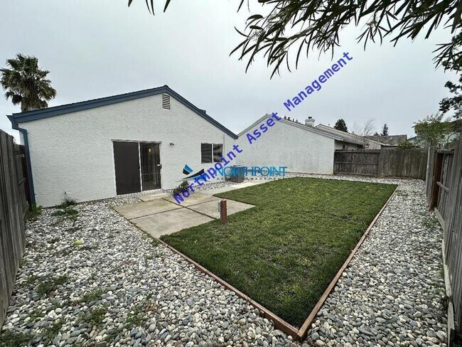 Building Photo - Remodeled 3BD/2BA Gem in Vintage Park