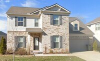 Building Photo - 4 Bedroom, 3.5 Bath Home w/ Backyard and 2 Car Garage