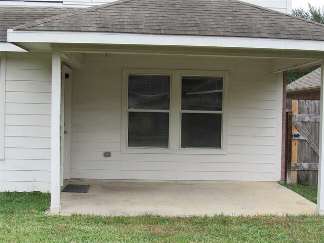 Building Photo - 6338 Applewood Forest Dr