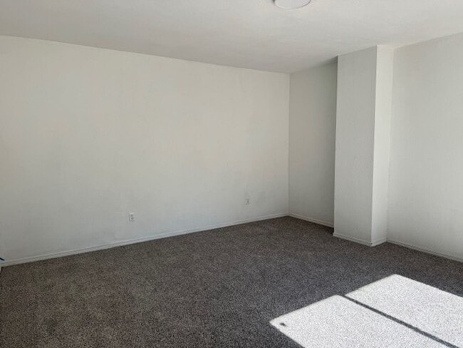 Building Photo - ALL PROSPECTIVE TENANTS MUST SUBMIT A $58 NON-REFUNDABLE APPLICATION FEE PER APPLICANT ONLINE AND...