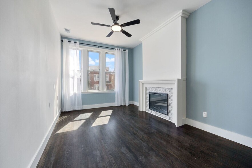Living - 2924 W 38th Pl