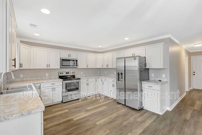 Building Photo - 304 Deep River Rd