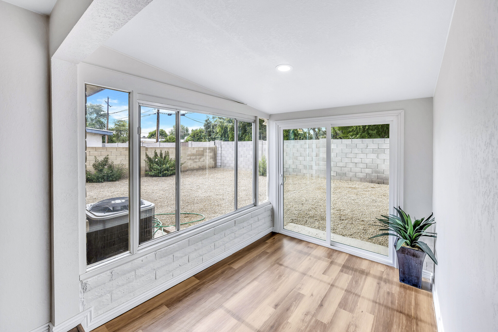 Building Photo - 1713 W Hazelwood St