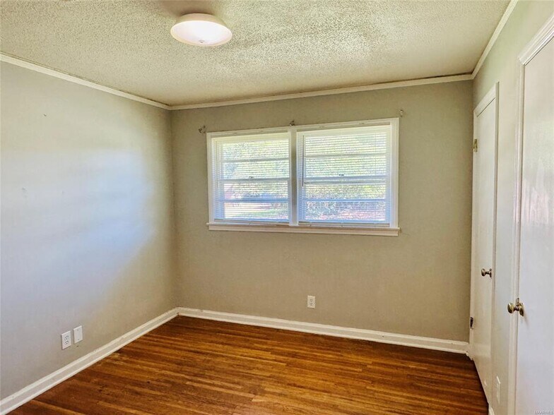Building Photo - 664 Joryne Dr