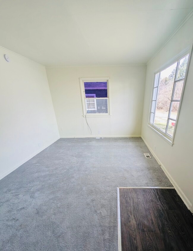 Building Photo - 2513 Lester St