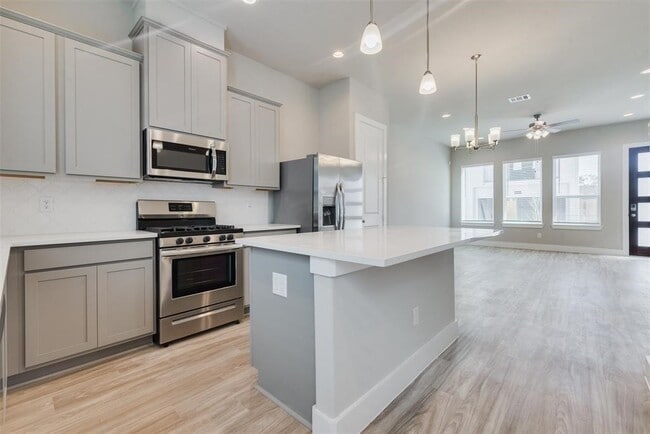 Building Photo - 7713 Rainbow Cl