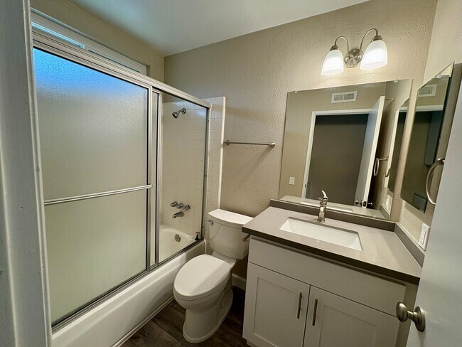Building Photo - Single Story 3 Bedroom House in Carlsbad