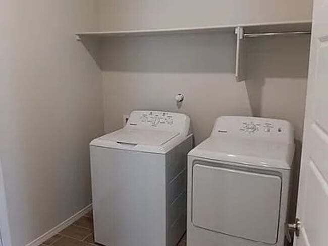 Building Photo - Welcome to this beautiful 3 bedroom, 2 bat...