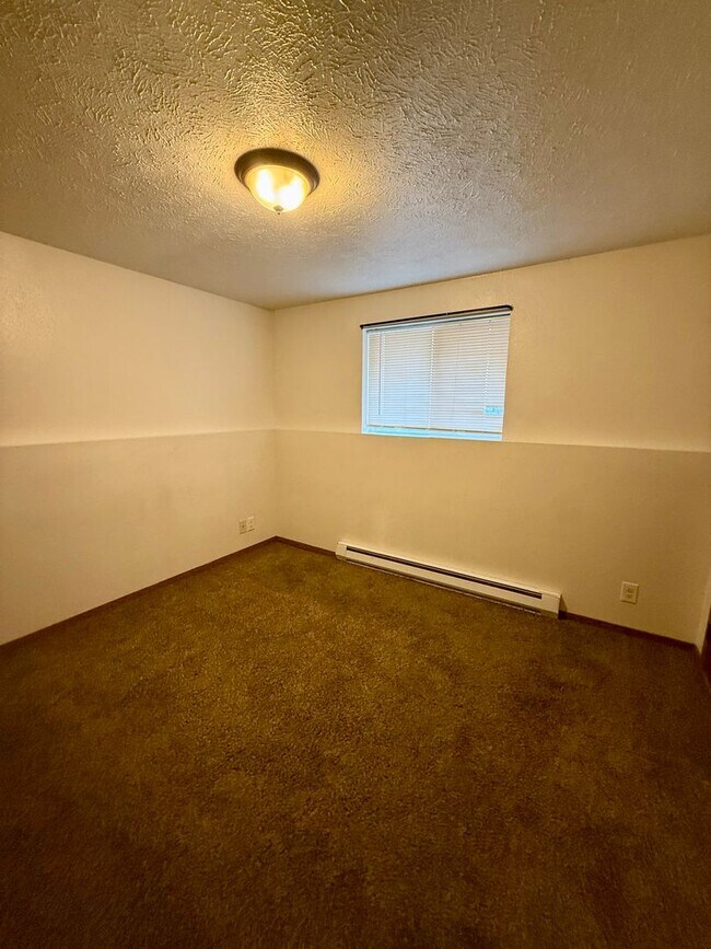 Building Photo - 4905 - York Duplex