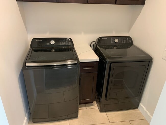 Building Photo - Breathtaking Paradise Retreat: Modern Home with Stunning Canyon Views and Next to Billie Park!