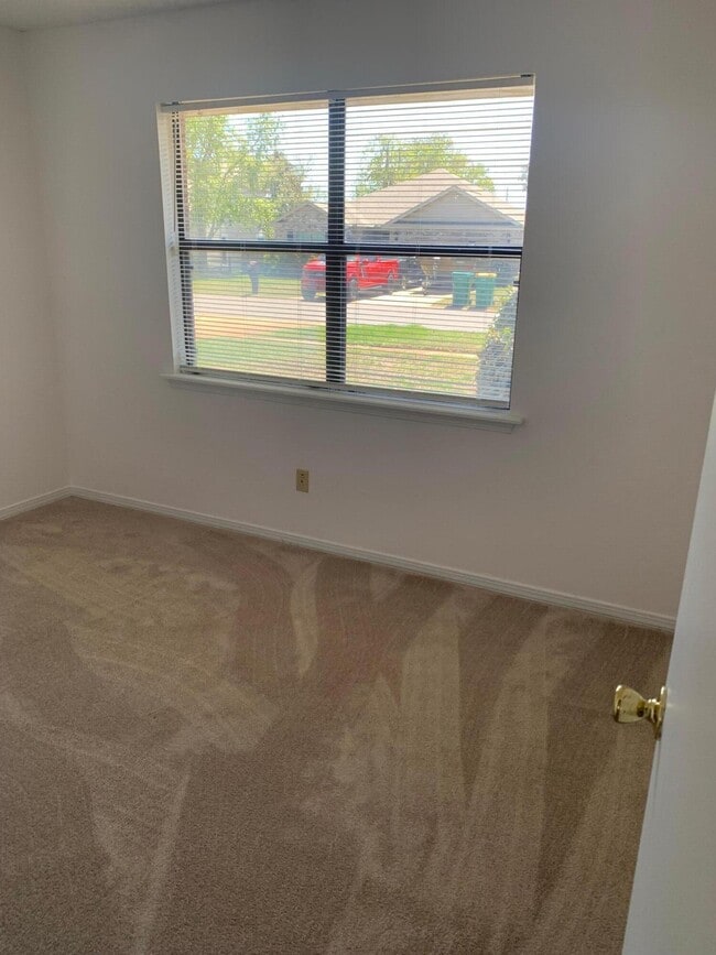 Building Photo - 806 Boulevard De L'Orleans