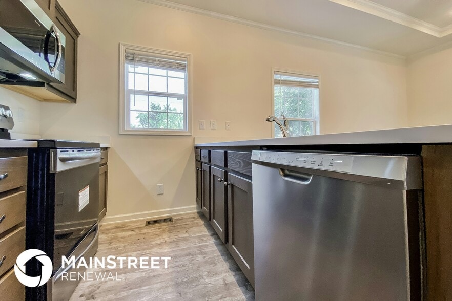 Building Photo - 1705 19th St S