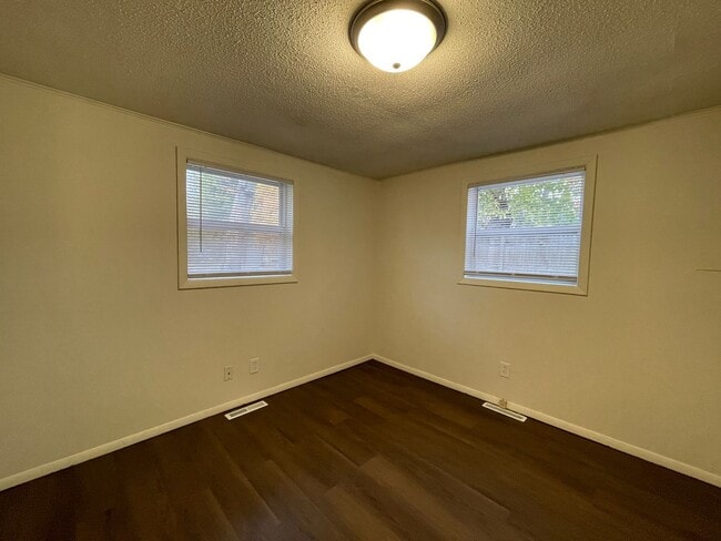 Building Photo - Three Bedroom Home in Portage