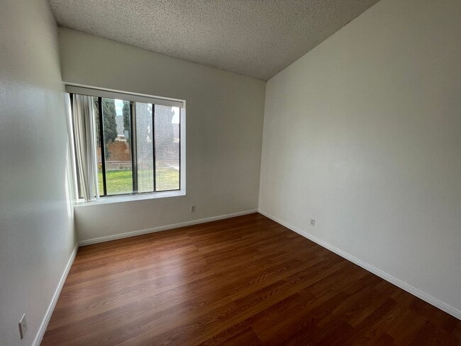 Building Photo - Charming Home in Hesperia- HOA Community- 3 Bedrooms, 2 Bathrooms, Community Park