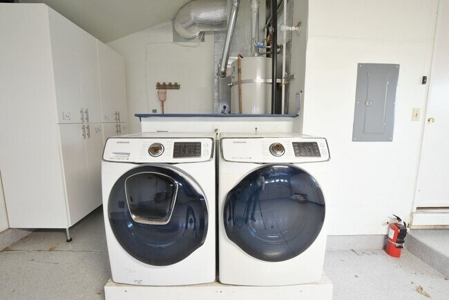 Building Photo - Beautifully Updated 5 Bedroom and 3 Bath Home in Desirable Blossom Valley Neighborhood!