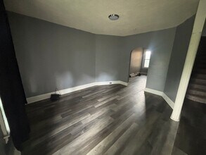 Building Photo - 2 bedroom 1 bath house for rent in Mt Wash...