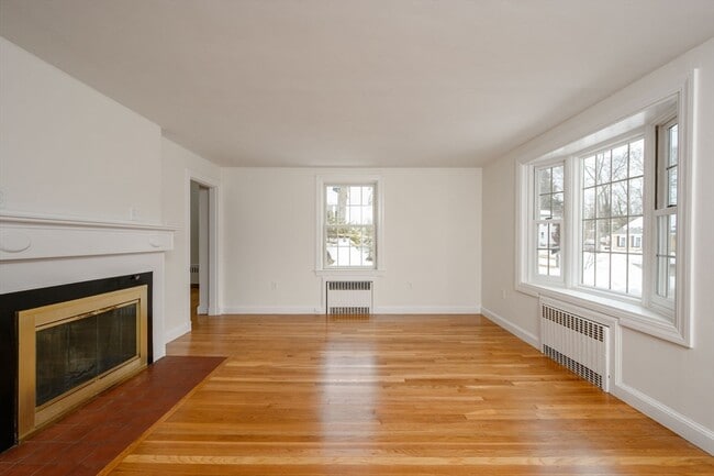 Building Photo - 25 Bayberry Ln