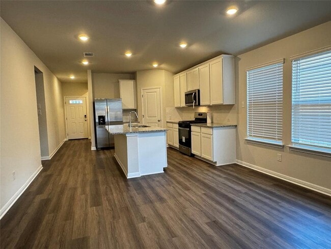 Building Photo - 340 Fossil Dr