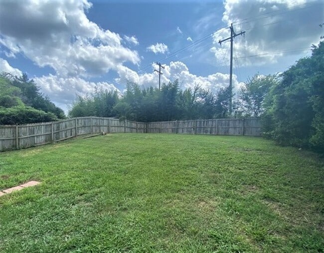 Building Photo - Pineville- Ranch townhome- Remolded 2 bed,...