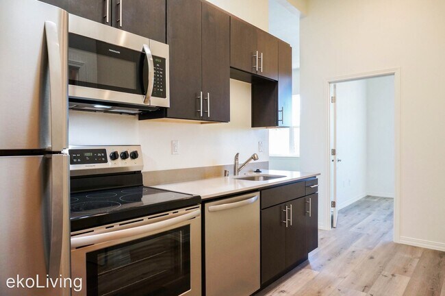 Building Photo - 2713 E Evergreen Blvd