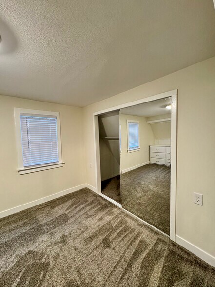 Building Photo - 620 Kirkwood Ave