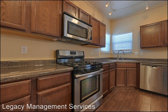 Building Photo - 4 br, 2.5 bath House - 11233 Red Barrel