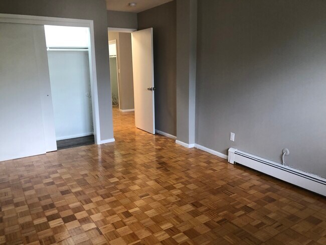 Building Photo - 147 Main St