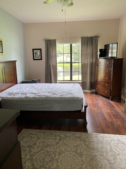Building Photo - 5831 Plumtree Ct