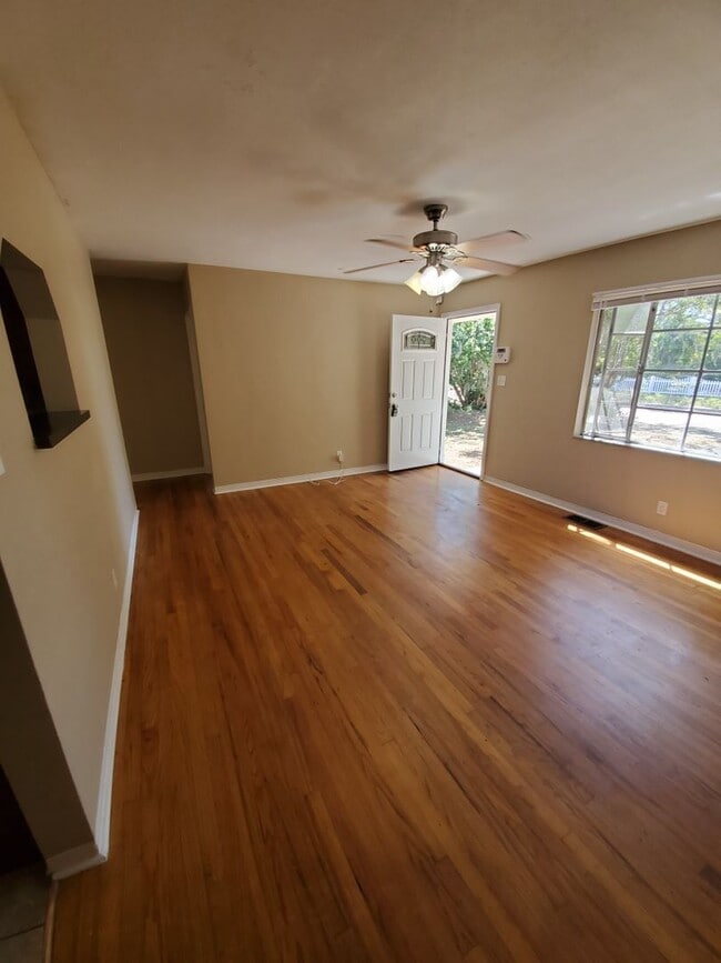 Building Photo - Two Bedroom House with carport