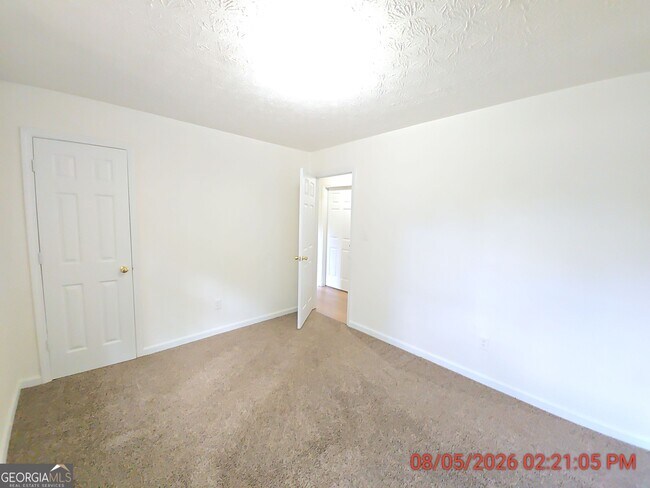 Building Photo - 48 Phillips Dr