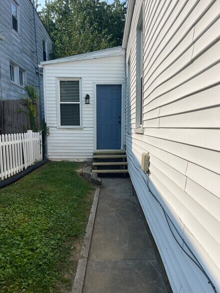 Building Photo - 1417 Rufer Ave
