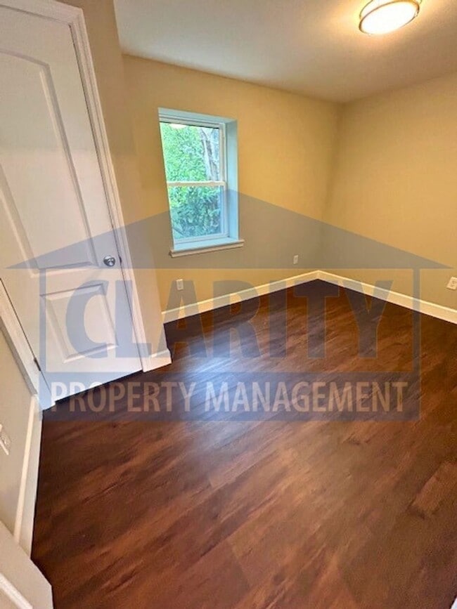 Building Photo - 860 Berry St NE