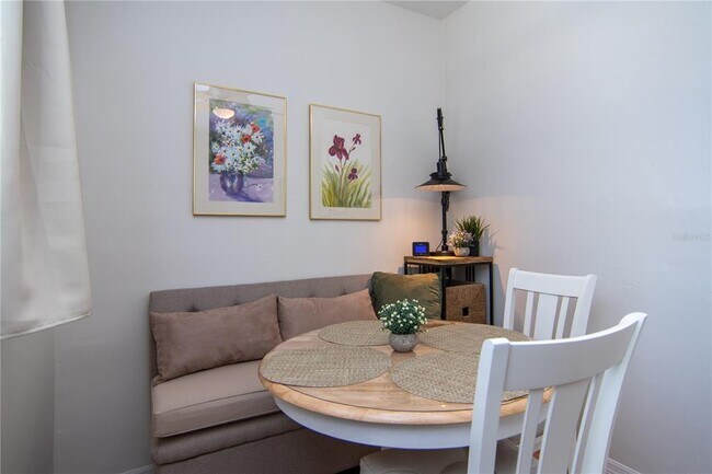 Building Photo - 327 25th St S