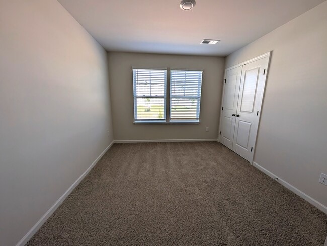Building Photo - 1664 Hallview Ct