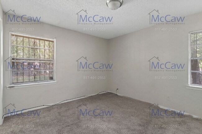 Building Photo - 425 Highcrest Dr