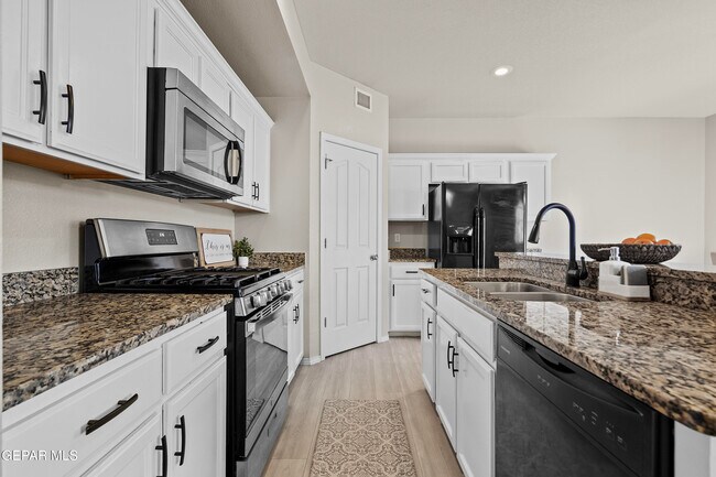 Building Photo - 13514 Bradford St