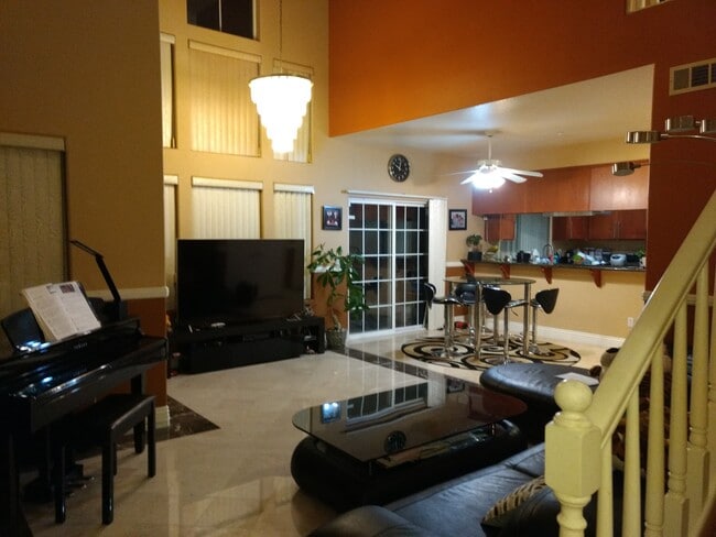 Building Photo - 8940 Deira Ln