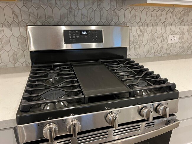 Building Photo - 497 Papaya Dr