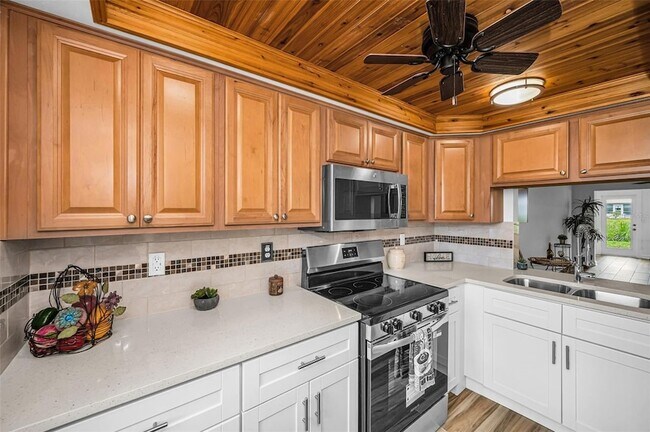 Building Photo - 4200 Hampton Dr