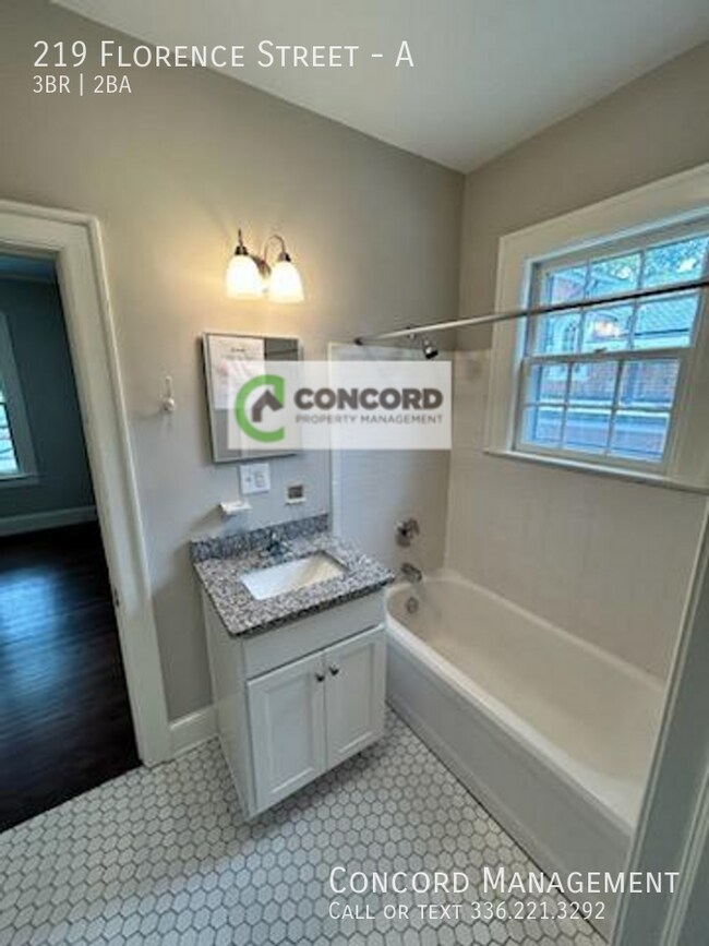 Building Photo - 219 Florence St