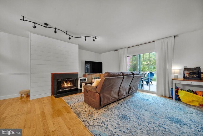 Building Photo - 301 Cherokee Cir